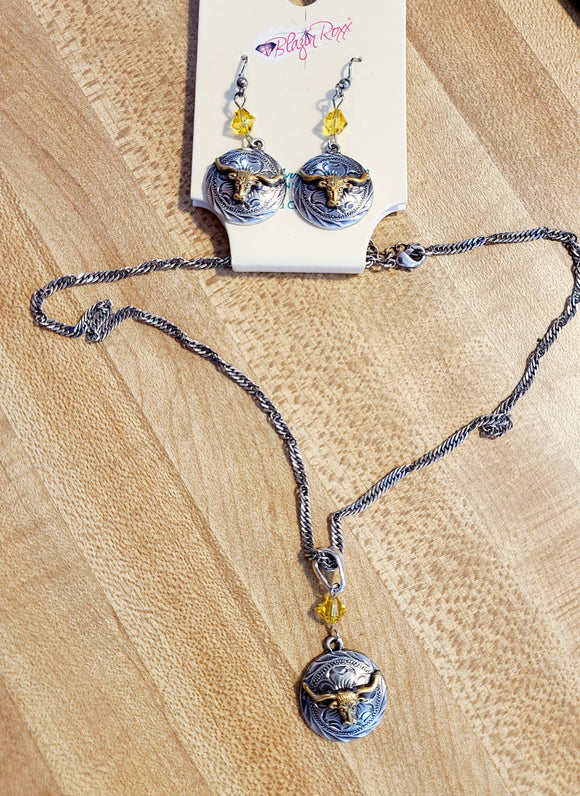 steer head and yellow bead necklace set