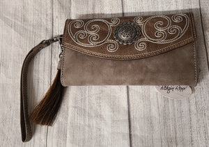 tooled magnetic closure wallet