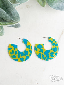 ON A ROLL HOOP EARRINGS, BLUE/YELLOW MARBLED